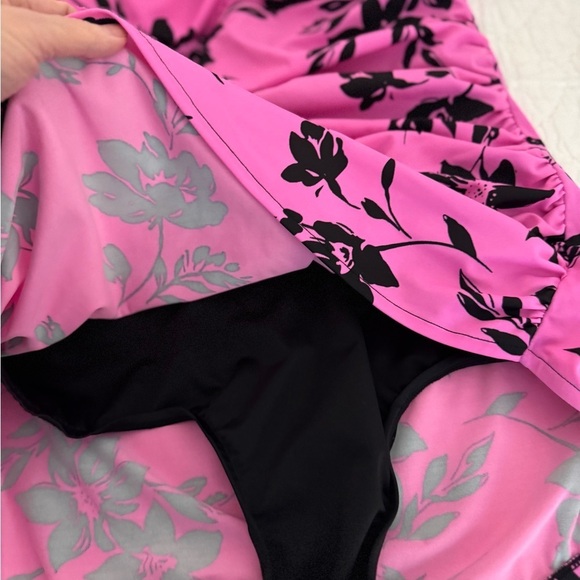 SLIMSHAPER Pink Black 1 Piece Halter Sheered Front control panel Size 16 - Picture 5 of 11